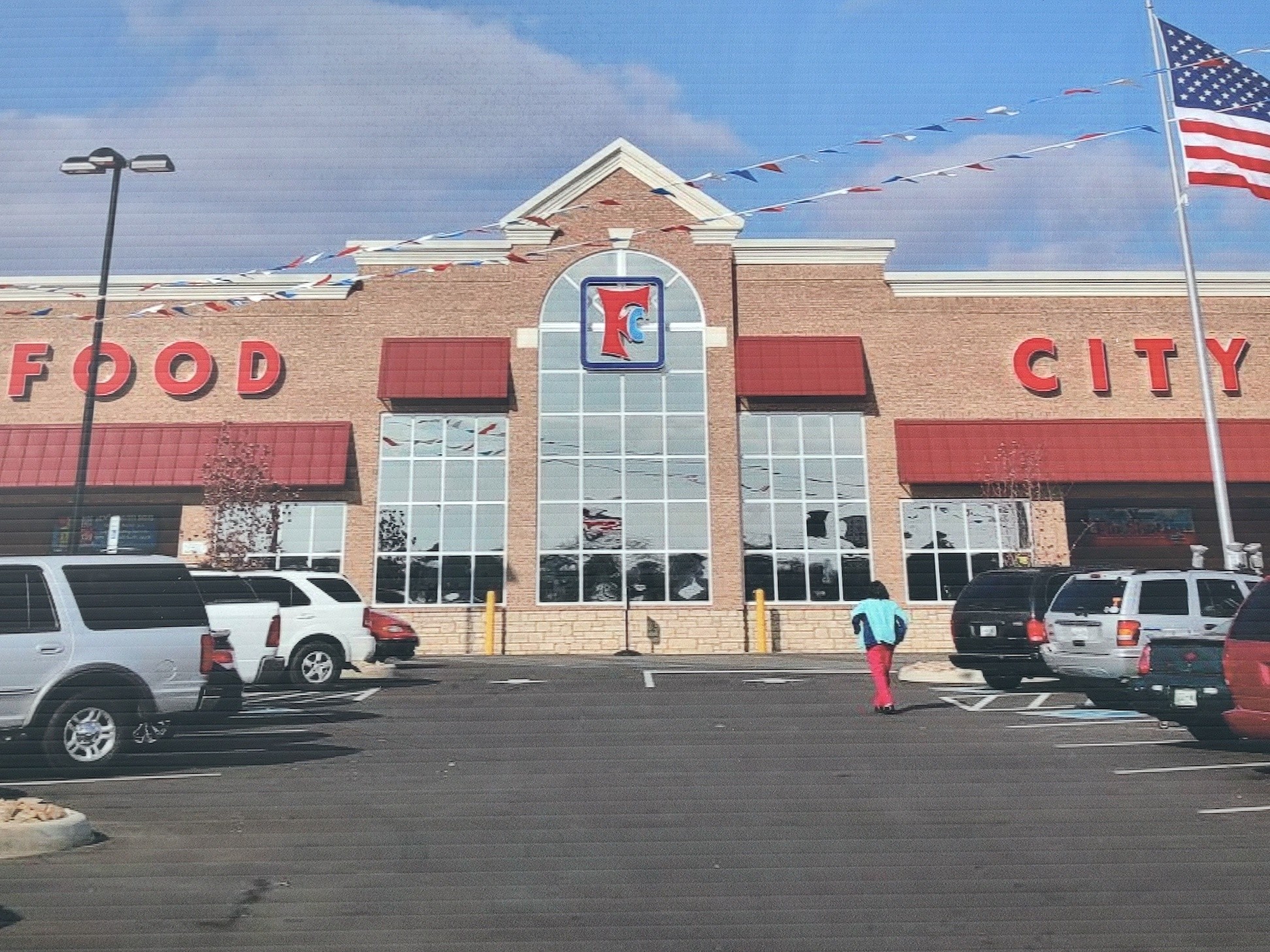 Artist's rendering of the new Food City supermarket in Dayton, Tennessee, displayed at the groundbreaking ceremony.