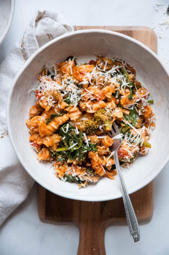 Delicious and healthy one-pot pasta recipe with vibrant vegetables