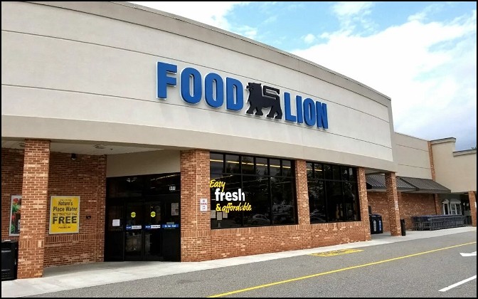 Food Lion Storefront with Open Sign