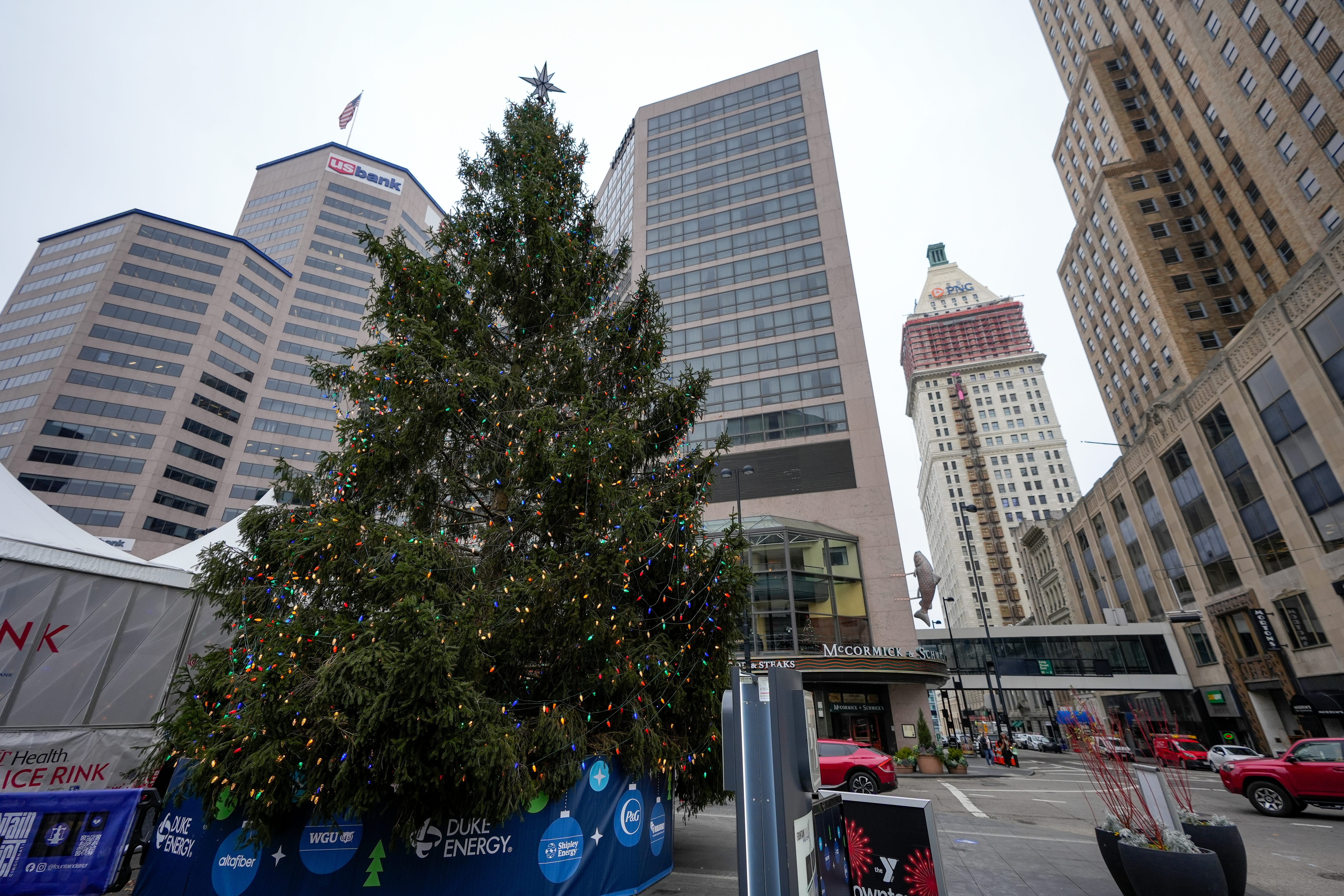 Fountain Square Christmas Tree in Cincinnati, illuminated for the holidays