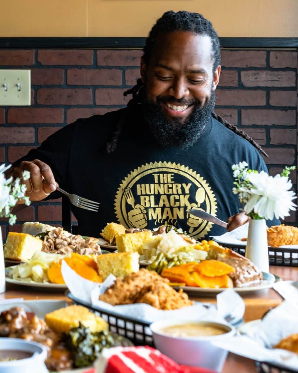 Mama's Southern Soul Food exterior signage welcomes diners