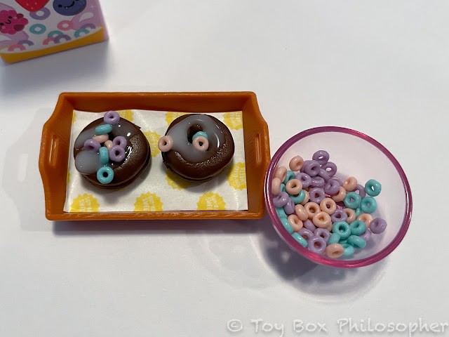 Miniverse Make It Mini Kitchen set berry cereal clumps on donuts