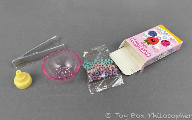 Miniverse Make It Mini Kitchen set berry ring cereal packaging close-up