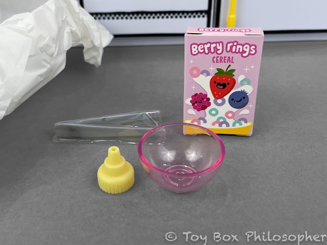 Miniverse Make It Mini Kitchen set bowl, tweezers, and nozzle accessories