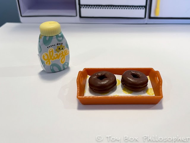 Miniverse Make It Mini Kitchen set donut tray accessory