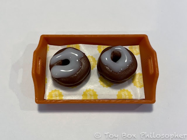 Miniverse Make It Mini Kitchen set drizzling resin glaze on donuts