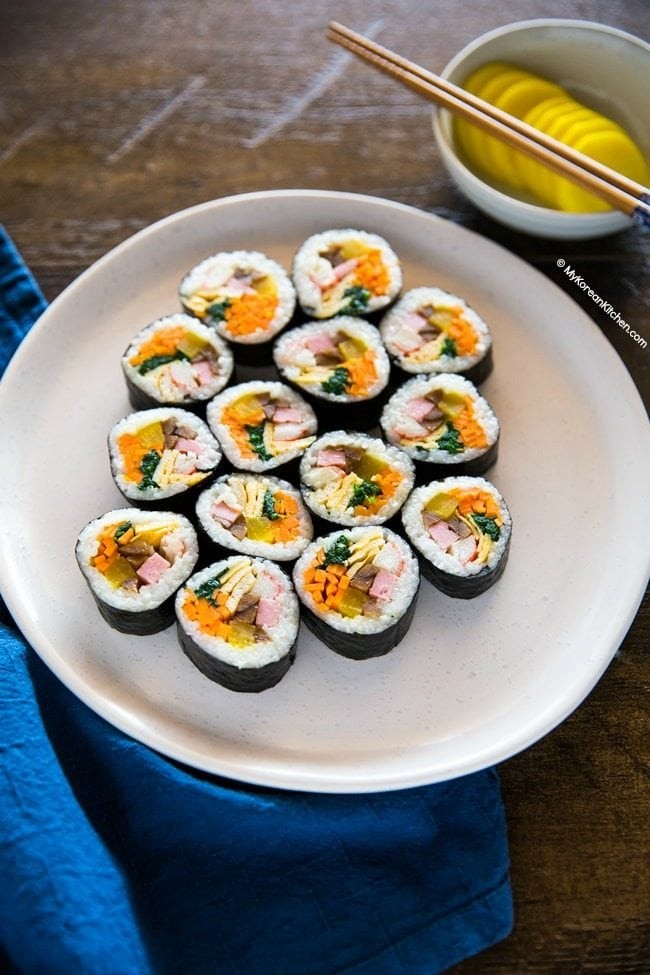 Korean kimbap photo from side angle
