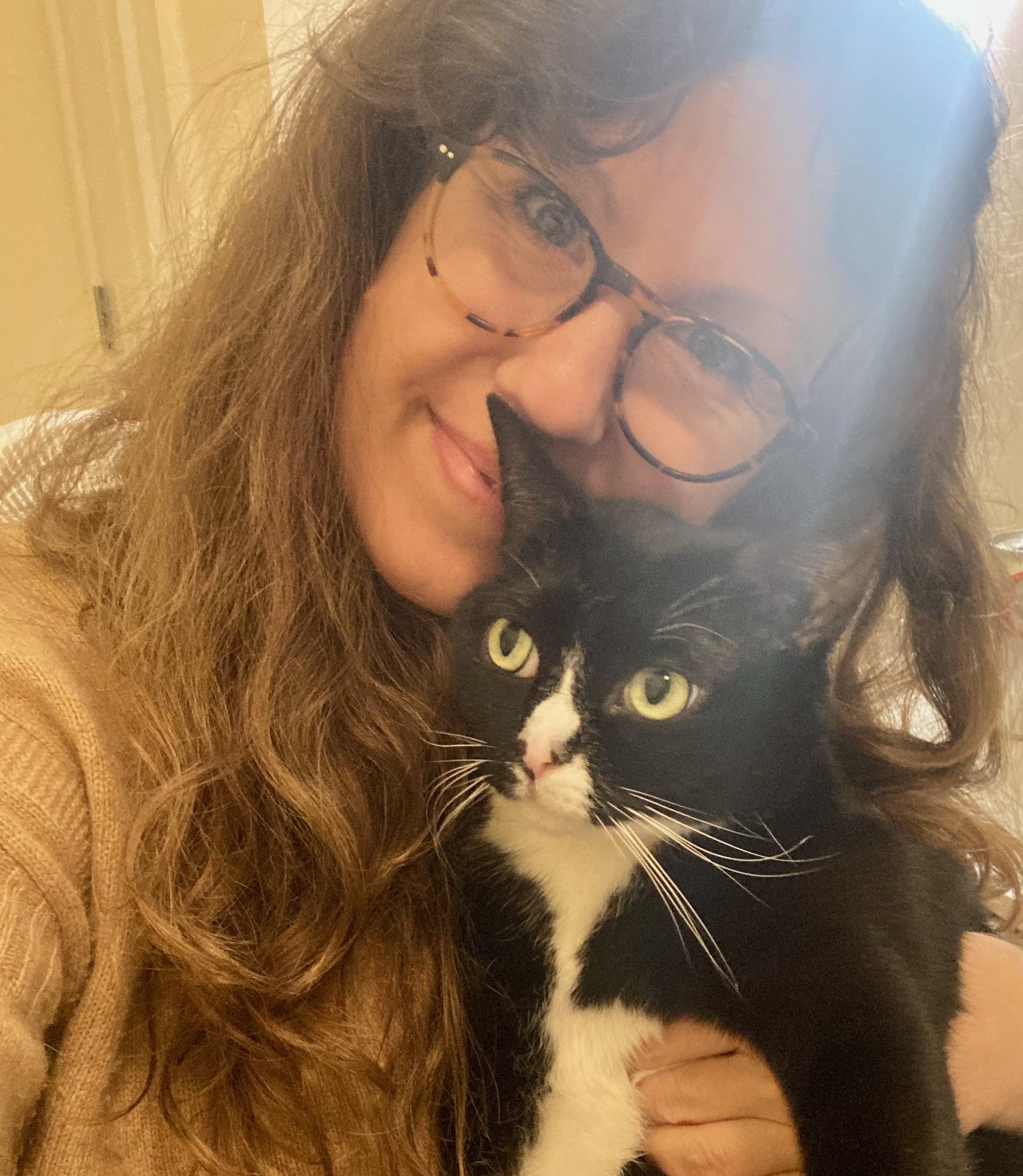 Elizabeth Nelson with her cat, Freddy