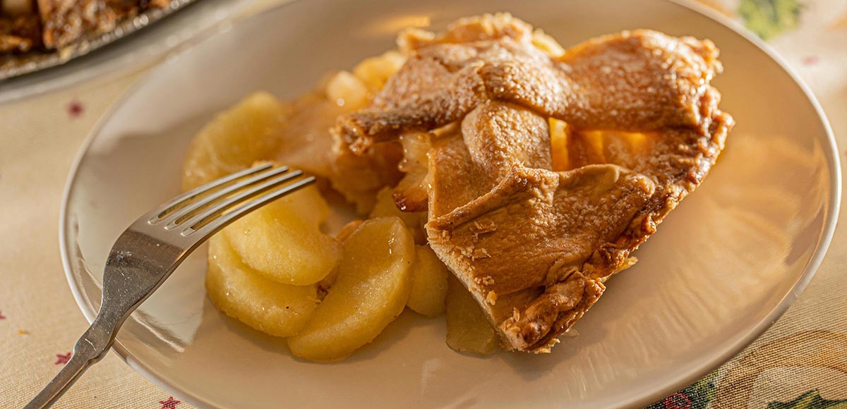 A perfectly baked apple pie, a symbol of American home cooking with European roots.