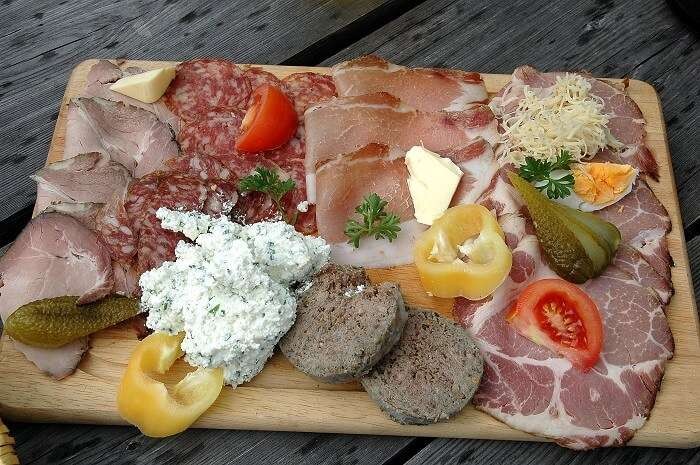 Brettljause, an amazing snack in Austrian food