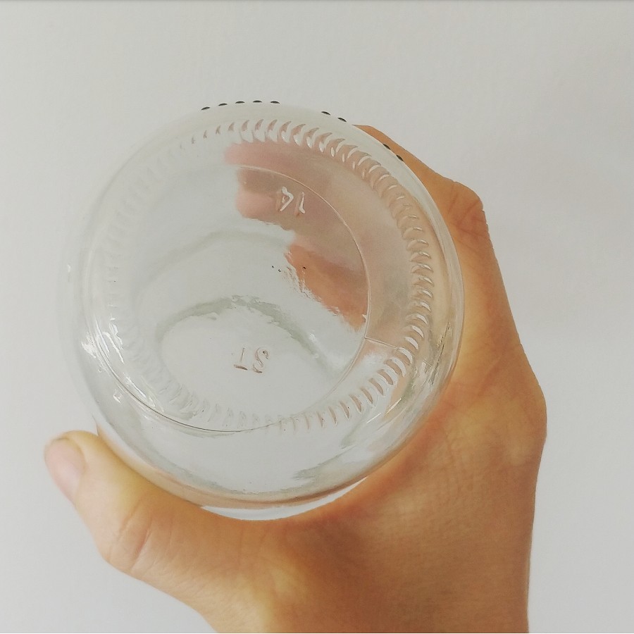Glass jar with a separate piece at the bottom, highlighting a potential weak point for freezing.