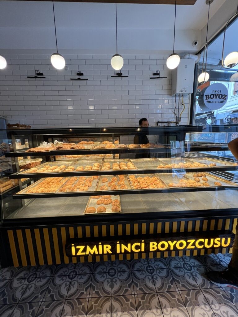 A display of Boyoz and İzmir Bomb Kurabiye at a bakery in Istanbul