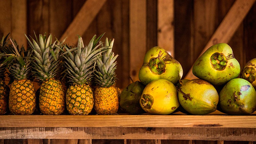 Dominican Chinola Juice with passion fruit. Alt text: Jugo de Chinola, a refreshing Dominican passion fruit juice, capturing the tropical flavors of the island.