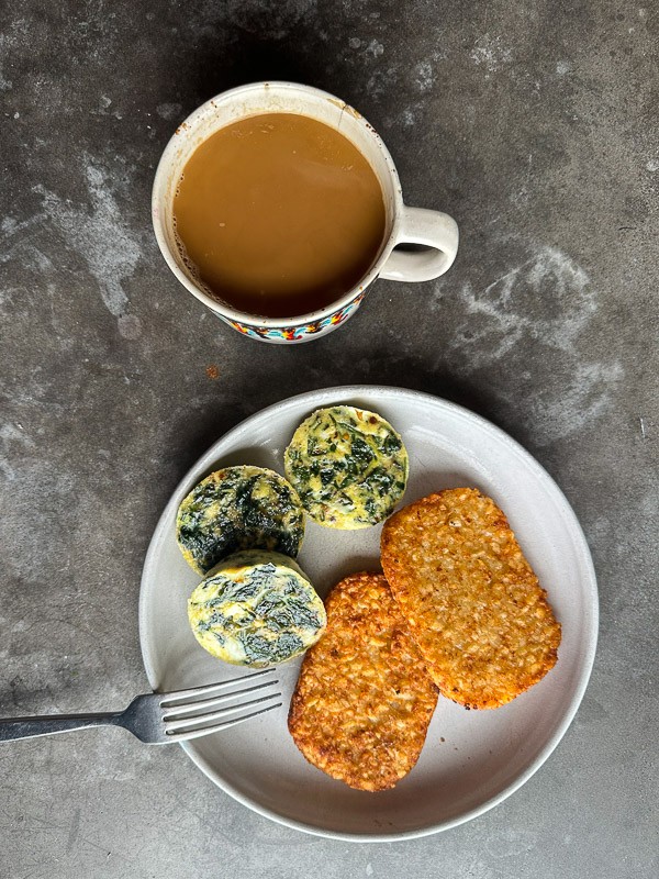 Scrambled eggs with cheese and vegetables