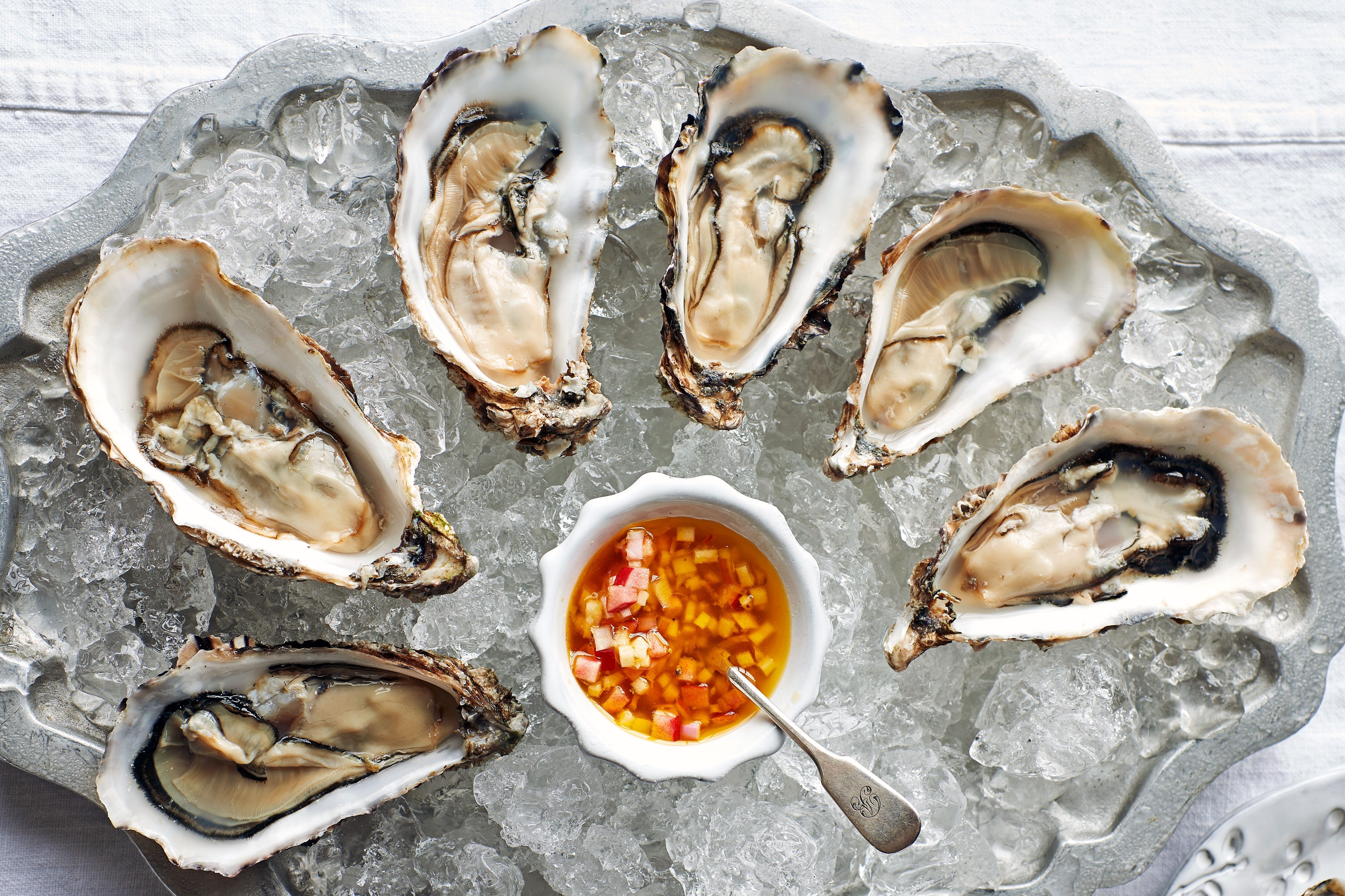 Oysters with apple &amp; horseradish dressing