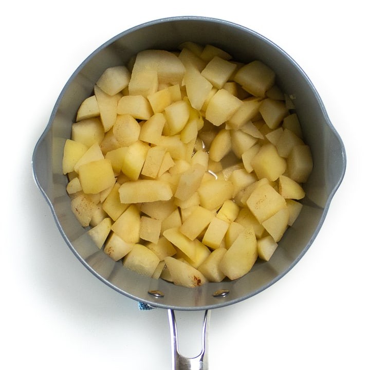 Cooked pears in a saucepan.
