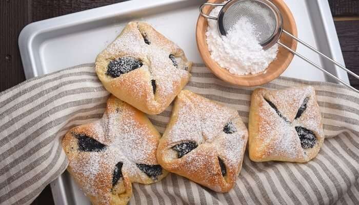 Topfentascherl austrian food, a delightful curd pastry