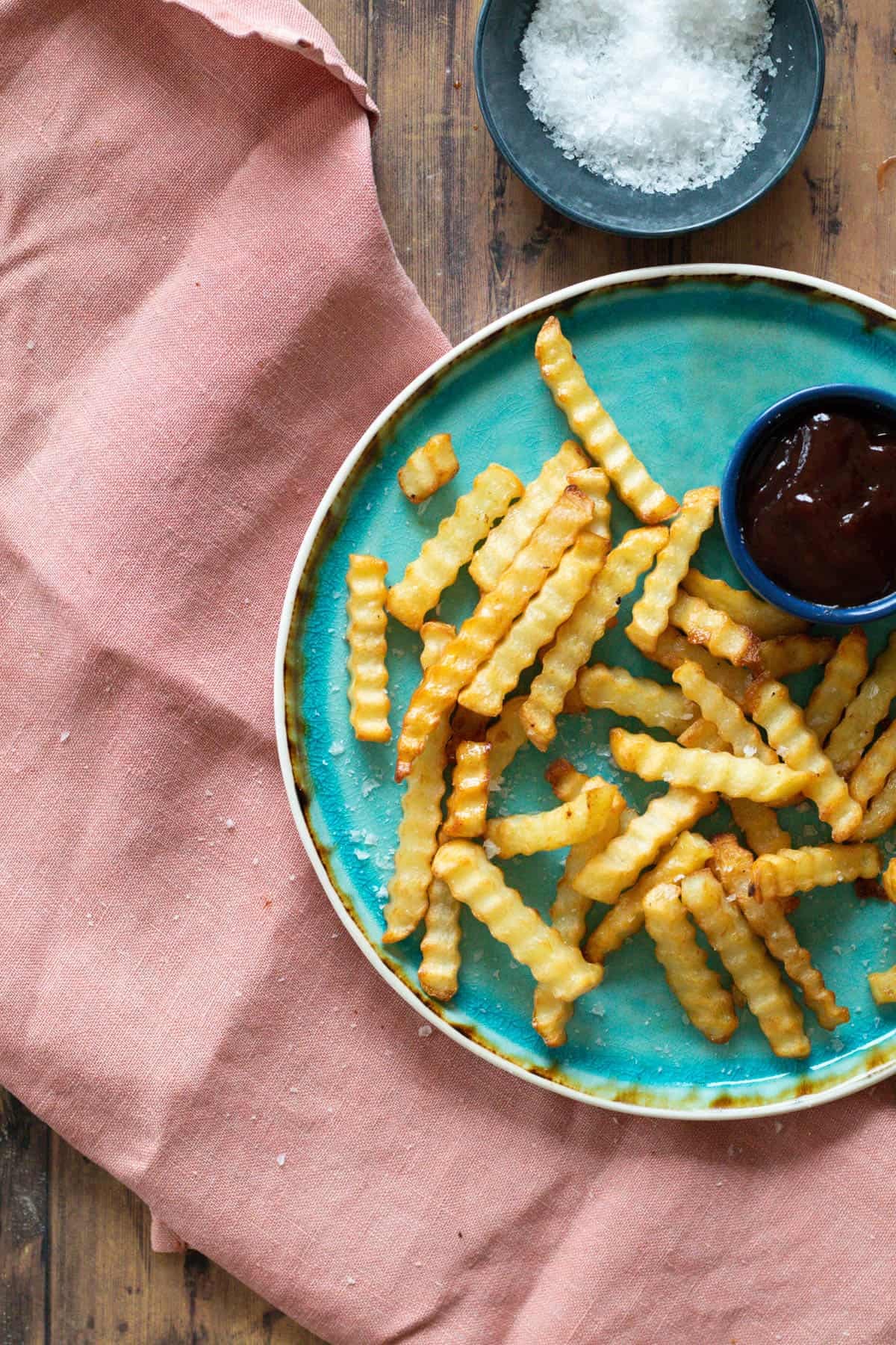 Reheated golden french fries in air fryer