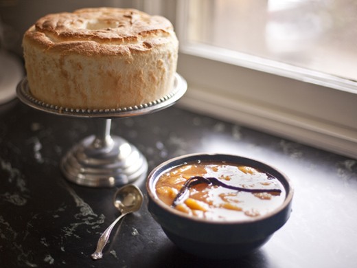 Angel food cake with peaches