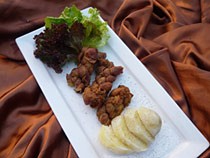 Chunchules con Harina Tostada served with potatoes
