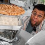 Vacuum-insulated food container