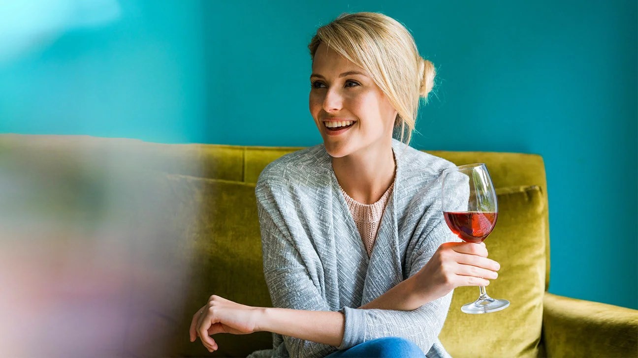 pouring red wine into glass to enhance digestion