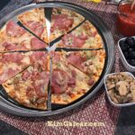Cheese pizza with tomato sauce