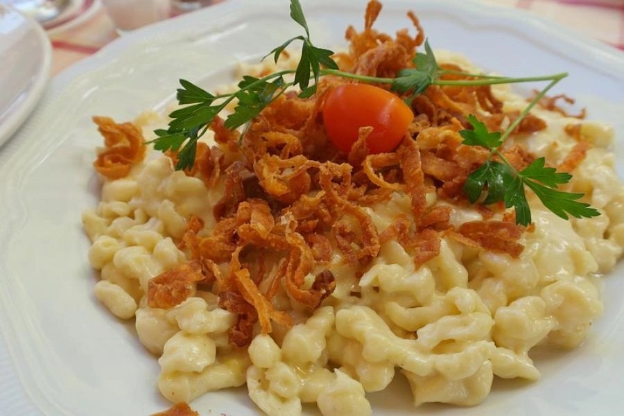 Overhead view of Käsespätzle