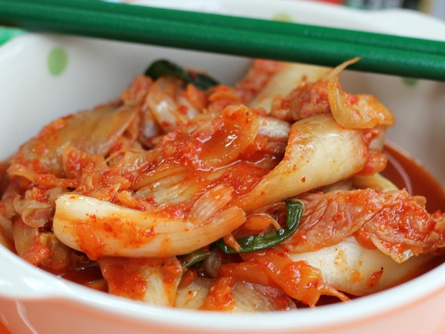 Chili Pickled Cabbage (Kimchi 김치)