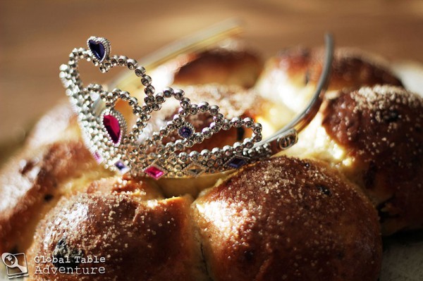King’s Cake from Liechtenstein with citrus zest, sugar, and raisins, perfect for a Global New Year’s buffet