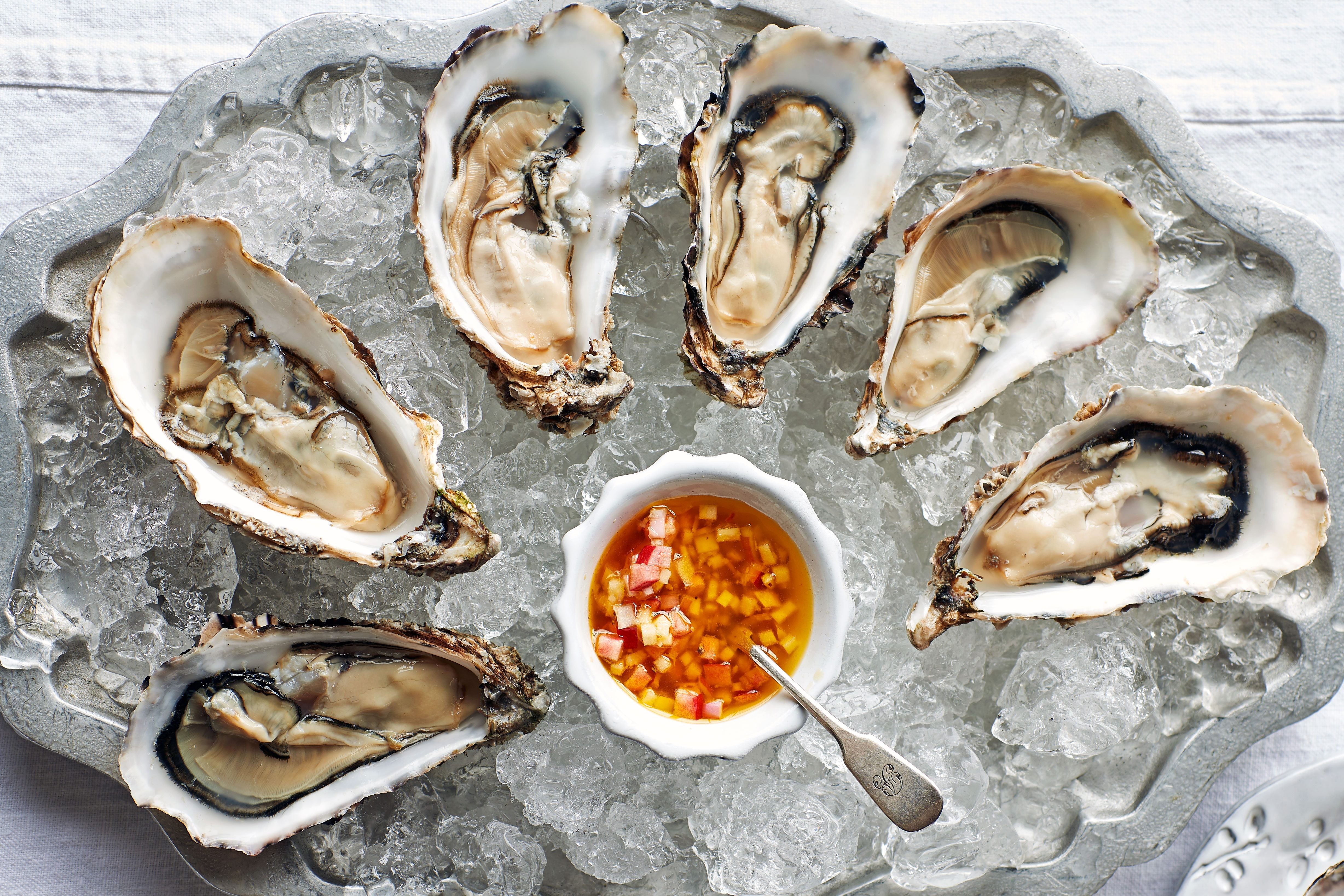 Fresh oysters on ice