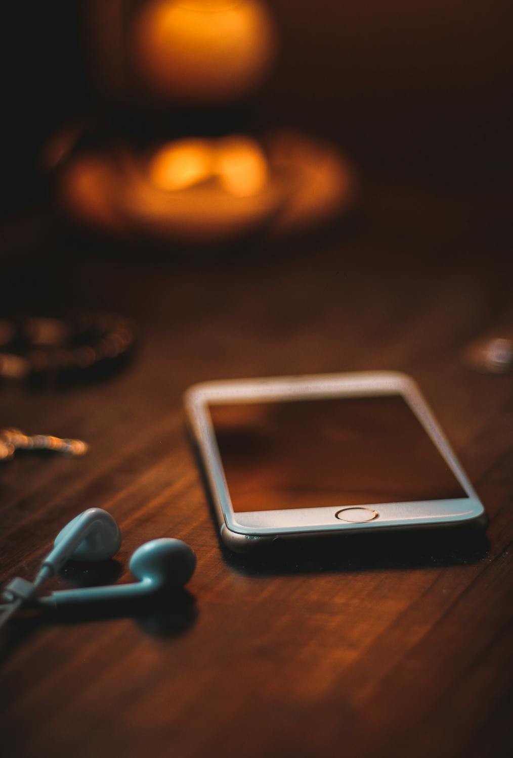 Person using a phone to find restaurants