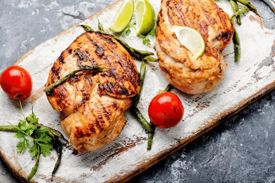 Lean meats and poultry packed with zinc for melanin production that helps protecting your eyes