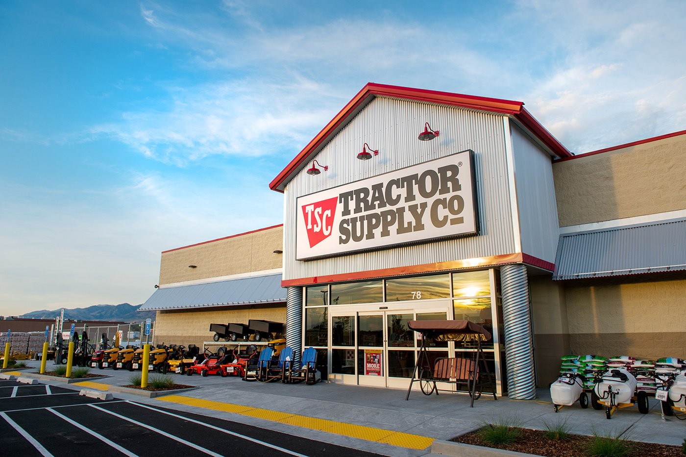 Tractor Supply Storefront